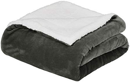 AmazonBasics – Manta de tela sherpa y microvisón, 220 x 240 cm, Carbón
