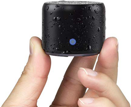con Estuche de Transporte, EWA Mini Altavoz portátil Bluetooth Ducha Inalámbrico Extra Bass, Impermeable IP67, con 12 Horas de Reproducción Lectura Senderismo Playa y Viajes (Negro)