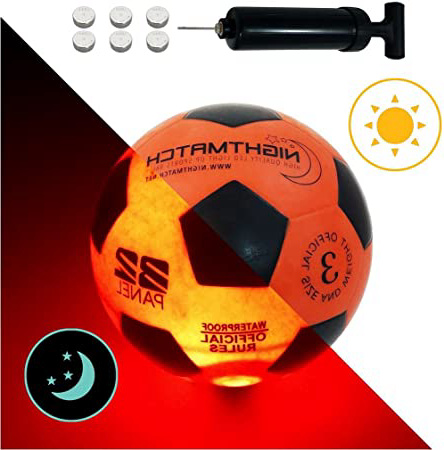 NIGHTMATCH Balón de Fútbol Ilumina Incl. Bomba de balón - LED Interior se Enciende Cuando se patea – Brilla en la Oscuridad - Tamaño 3 - Tamaño y Peso Oficial Naranja/Negro