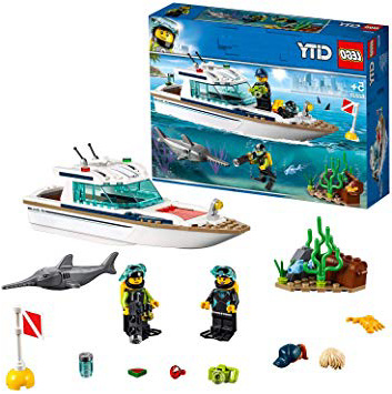 LEGO City Great Vehicles - Yate de Buceo, juguete creativo de construcción de barco con minifiguras de submarinistas y animales marinos (60221)