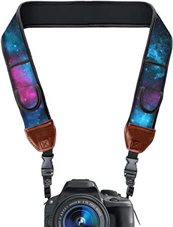 USA Gear Correa para Cámara de Fotos de Neopreno. Para Camaras Reflex, Evil y Compactas. Compatible con Canon, Nikon, Sony, Olympus, Pentax, Fujifilm, Samsung y muchas más, Diseño con Galaxia.
