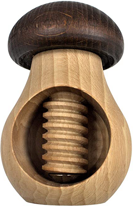 Cascanueces de madera en forma