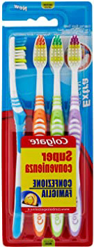 Cepillo de dientes Colgate Extra Clean medio, limpia alcanzando hasta los dientes posteriores