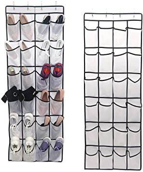 Organizador de zapatos colgado sobre