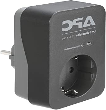 APC Surge Protector PME1WB-GR - Adaptador de Enchufe con protección contra sobretensiones (1 Enchufe Schuko, para PC, TV, etc.), Color Negro