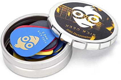 Pick Geek Púas Delrin (Tortex) para Guitarra | 16 Puas (Picks) Geniales para su Guitarra Eléctrica, Acústica, Ukelele y el Bajo | 4 Espesores | Juego Set Presentado en un Lujoso Estuche Caja de Metal