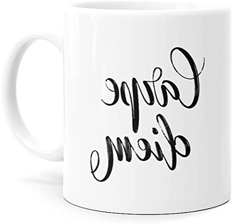 Taza con texto en inglés