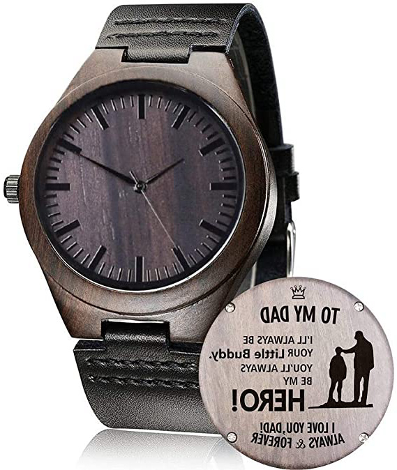 Reloj de madera con grabado