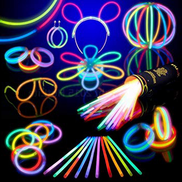 Pack de Varitas Luminosas para Fiestas HotLite (Total 216 piezas) - 100 20 cm pulseras, collares, kits para crear gafas, pulseras triples, una diadema, pendientes, flores, una bola luminosa Premium y mucho más!